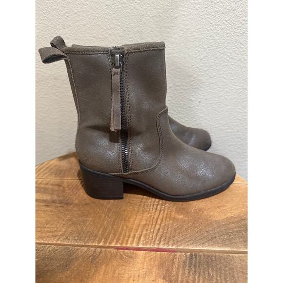 Clarks Shoes - Clarks Women's Nevella Devon Boot size 6.5